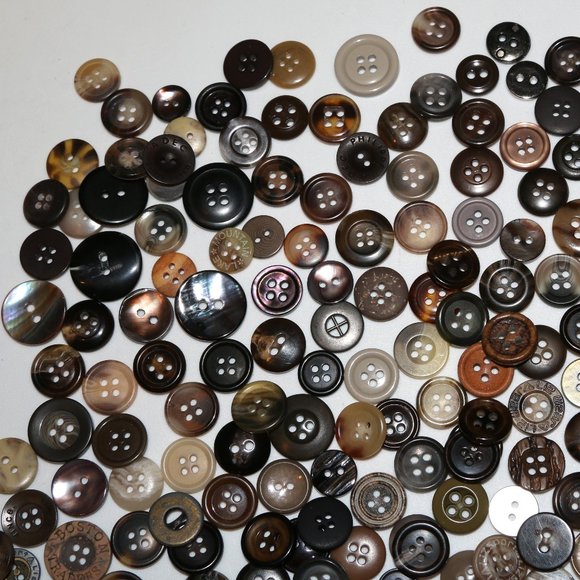 Variety estate bulk buttons lot, some vintage oyster shell / marbled look 323pcs - Picture 6 of 10